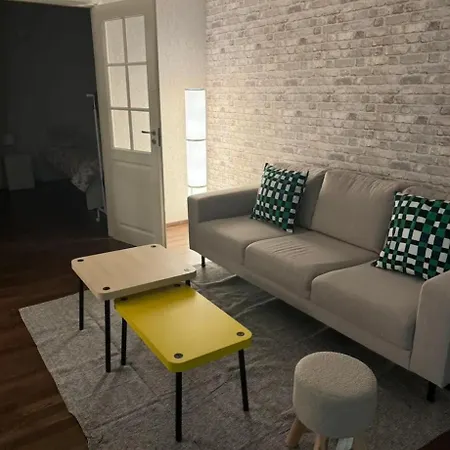 Warm And Cozy House ホームステイ
